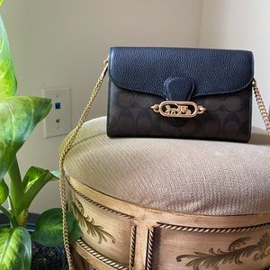 New coach crossbody bag with gold chain strap
